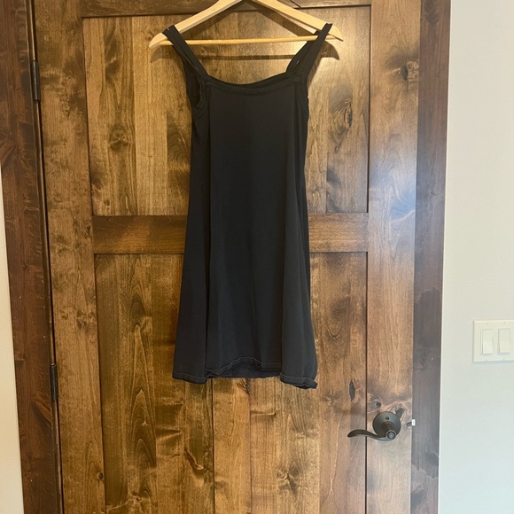 Black Patagonia woman’s dress.Double strap, falls mid thigh. 95% organic cotton. - Picture 3 of 9